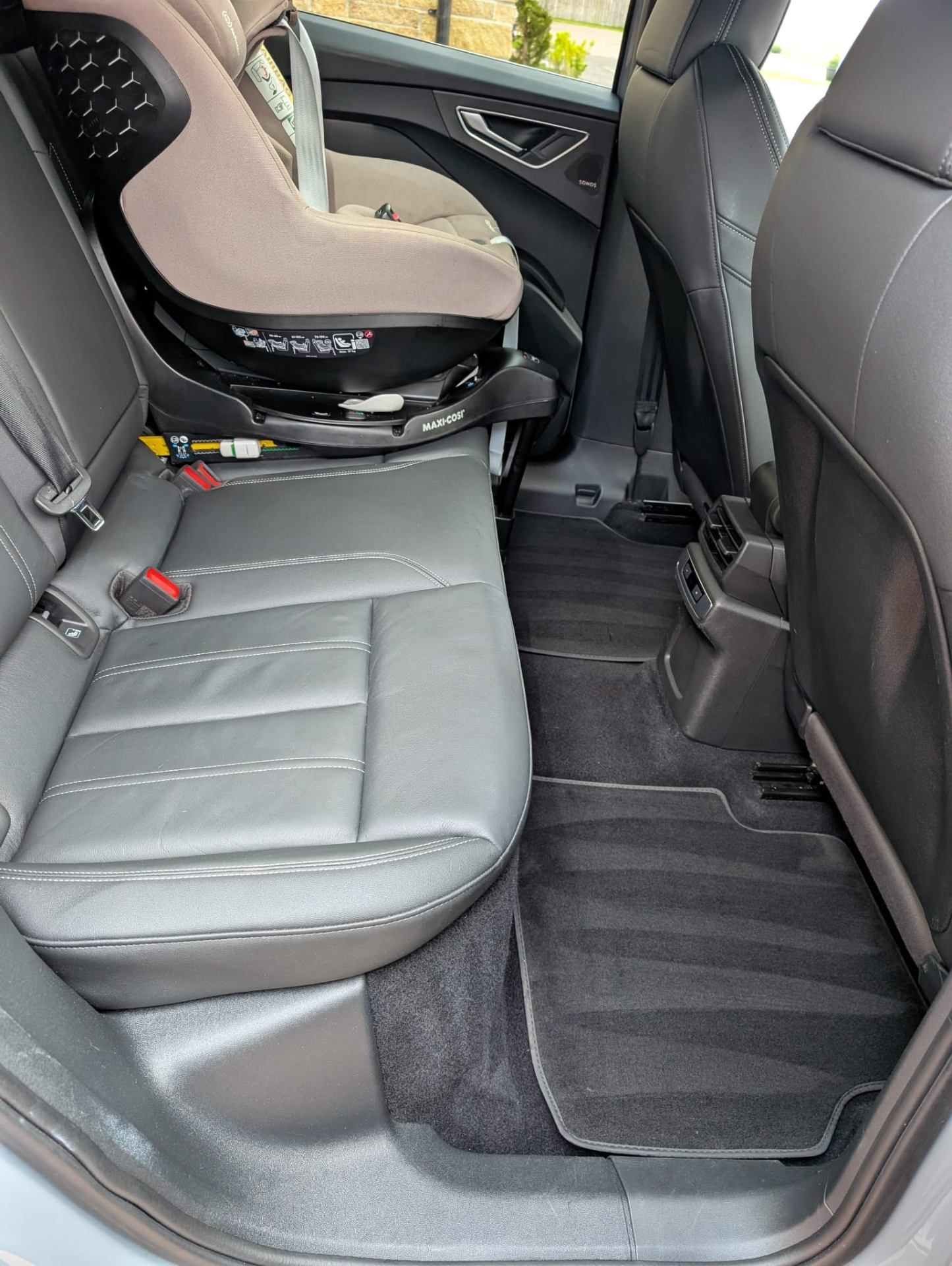 Hyundai rear seats and carpets after interior detail